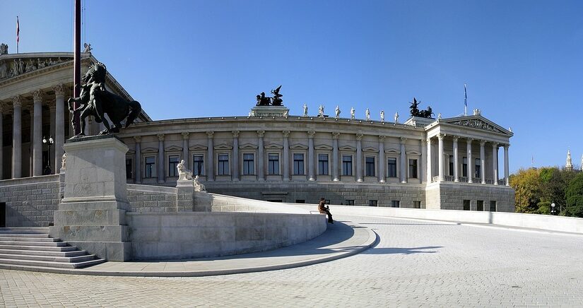 Kaip efektyviai sekti ir analizuoti Kauno miesto savivaldybės sprendimus: praktinis vadovas gyventojams ir žurnalistams