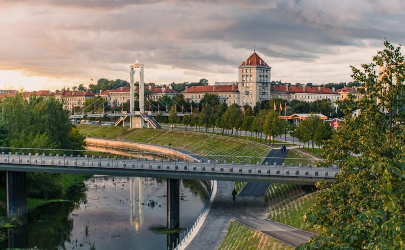Kauno senamiesčio gatvės, kurias verta aplankyti pėsčiomis: paslėpti kiеmai, istorinės detalės ir vietų, apie kurias nežino dauguma miesto gyventojų
